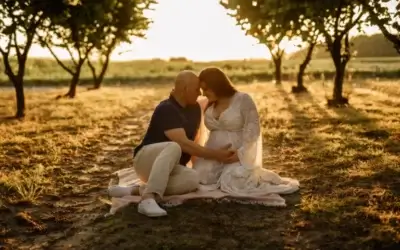 Sesja ciążowa w plenerze – naturalność i magia chwili