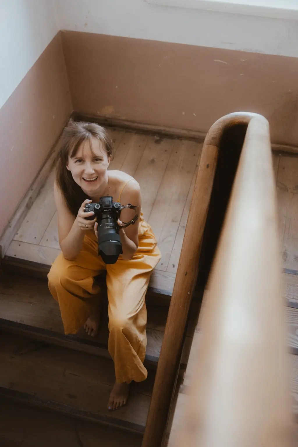 fotograf, sesja zdjęciowa na schodach