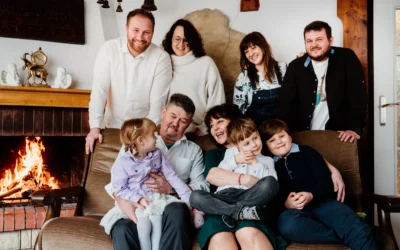 Fotosesja pokoleniowa – pomysł na prezent na Dzień Babci i Dziadka, który zostaje na lata